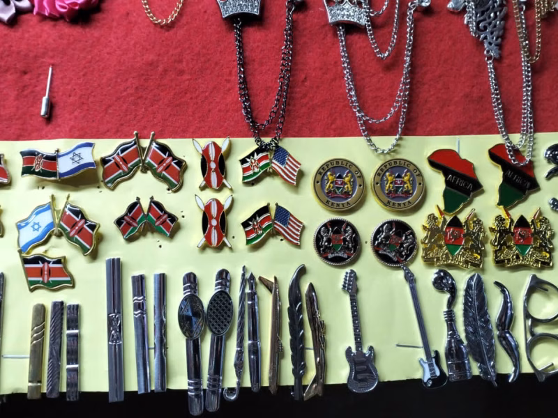 Broochs and lapel pins