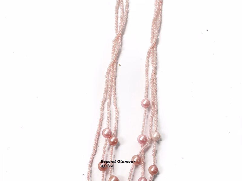 Women's pink pearl necklace very fashionable