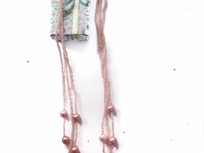 Women's pink pearl necklace very fashionable