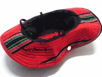 A multi colored sunhat and a red Manchester United keyholder combo
