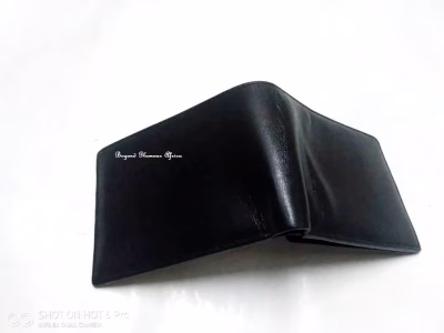 Men's black leather wallet very fashionable to have