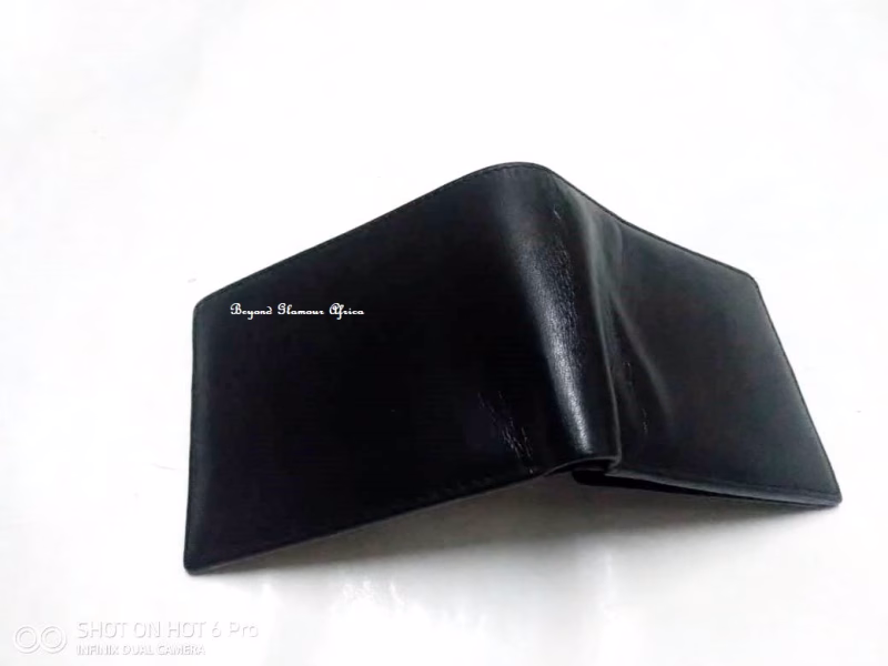 Men's black leather wallet very fashionable to have
