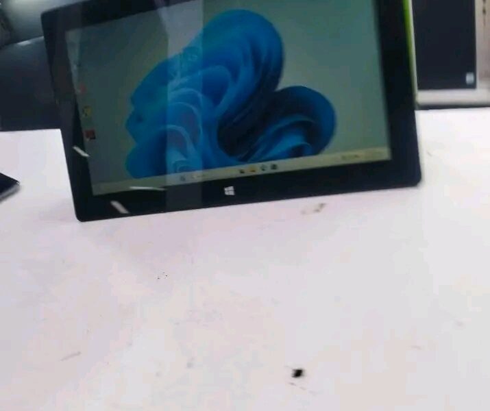 HP ELITE X2 1012 TOUCH SCREEN TABLETS i5 8th Gen(ON OFFER 🇰🇪 0707527489)
