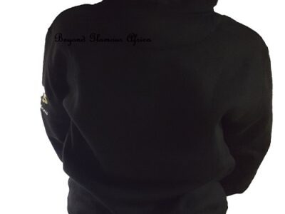 A black fleece hood very warm to have