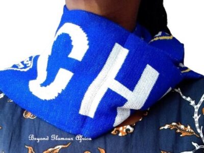 A knitted Chelsea scarf very fashionable to have
