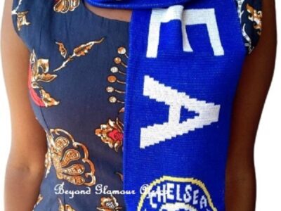 A knitted Chelsea scarf very fashionable to have