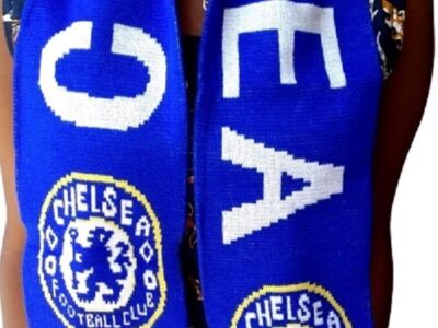 A knitted Chelsea scarf very fashionable to have