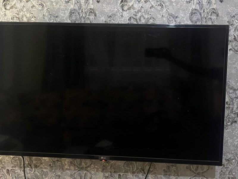 LG 43-inch Smart LED TV FOR SALE(NAIROBI)